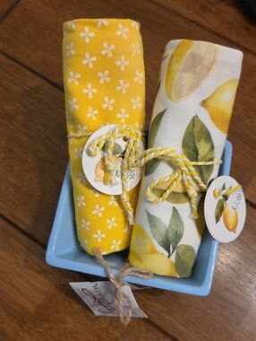 NWT- Yellow Floral & Lemon Cotton Kitchen Towels Bundle W/ Ceramic Dish Bundle